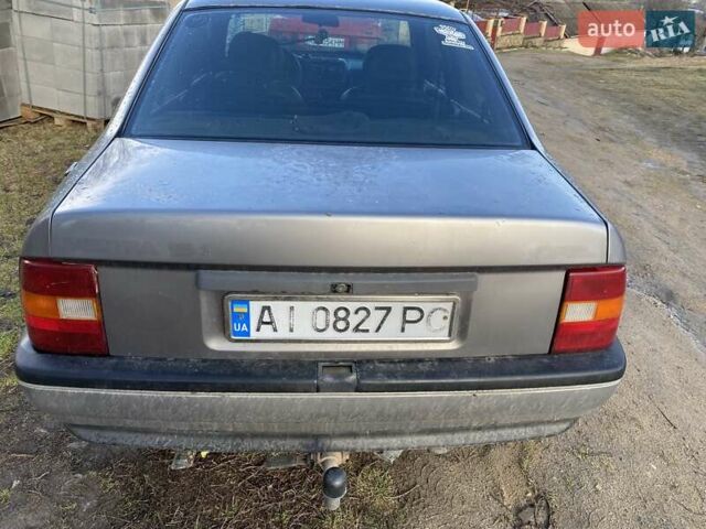 Серый Опель Вектра, объемом двигателя 2.01 л и пробегом 300 тыс. км за 1400 $, фото 2 на Automoto.ua