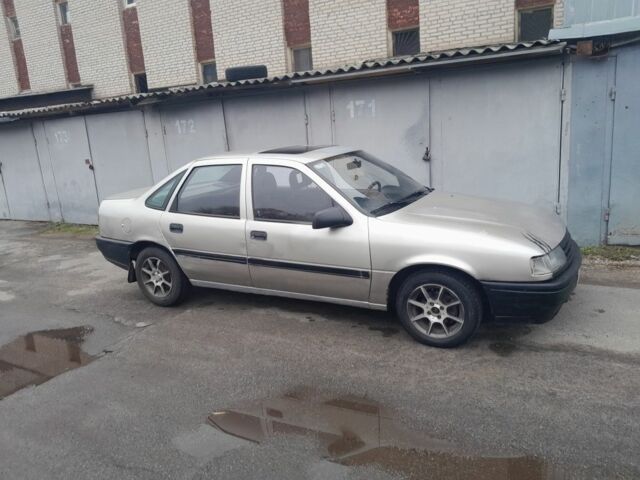 Серый Опель Вектра, объемом двигателя 1.6 л и пробегом 200 тыс. км за 750 $, фото 1 на Automoto.ua