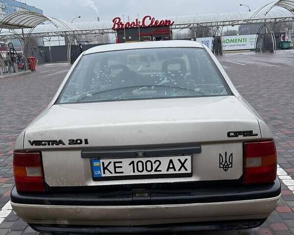 Серый Опель Вектра, объемом двигателя 2 л и пробегом 409 тыс. км за 1500 $, фото 4 на Automoto.ua