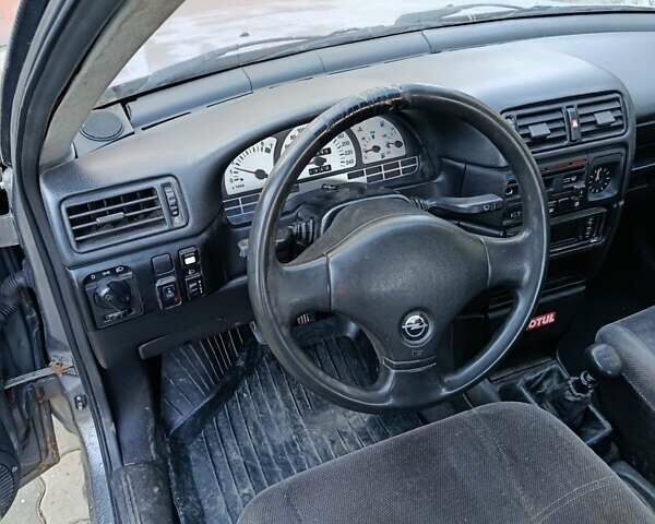 Опель Вектра 1991 у Чернівцях на Automoto.ua Сірий Опель Вектра, об'ємом двигуна 1.6 л та пробігом 330 тис. км за 775 $, фото 9 на Automoto.ua