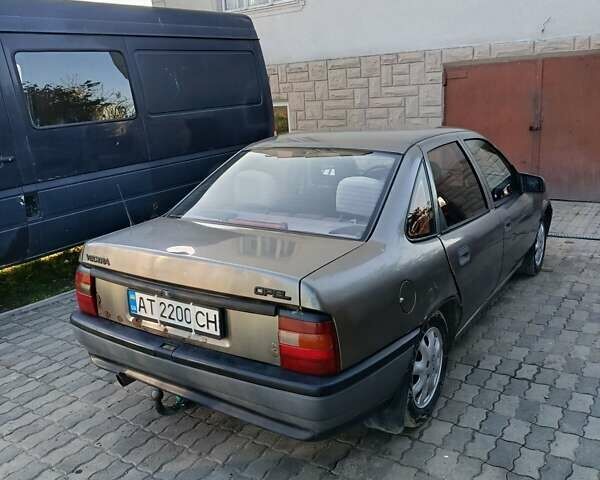 Опель Вектра 1991 у Чернівцях на Automoto.ua Сірий Опель Вектра, об'ємом двигуна 1.6 л та пробігом 330 тис. км за 775 $, фото 2 на Automoto.ua