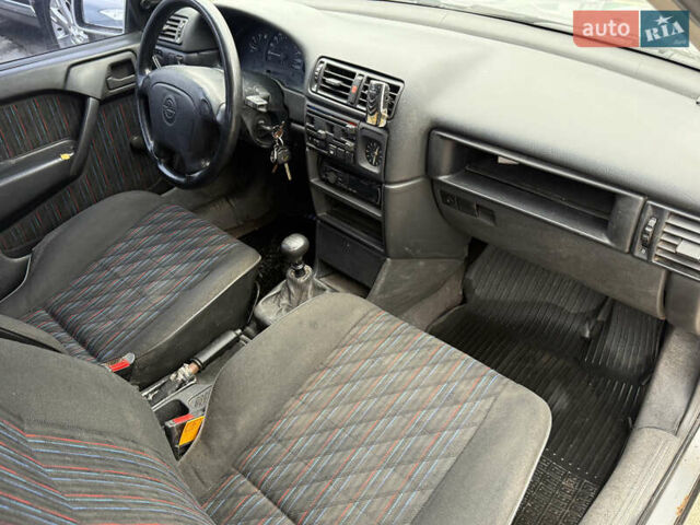 Серый Опель Вектра, объемом двигателя 1.8 л и пробегом 200 тыс. км за 1500 $, фото 32 на Automoto.ua