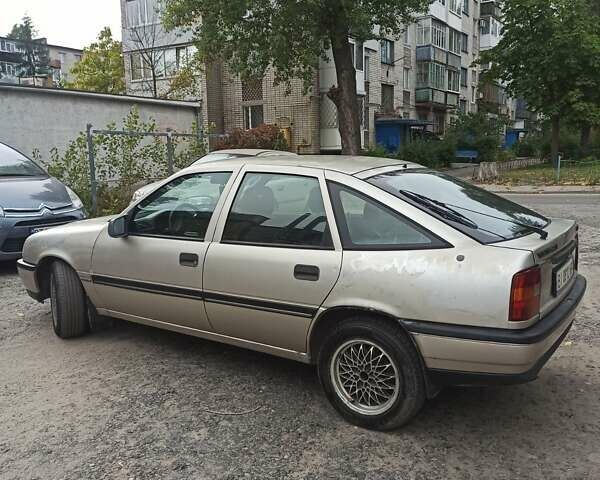 Сірий Опель Вектра, об'ємом двигуна 2 л та пробігом 200 тис. км за 1399 $, фото 3 на Automoto.ua