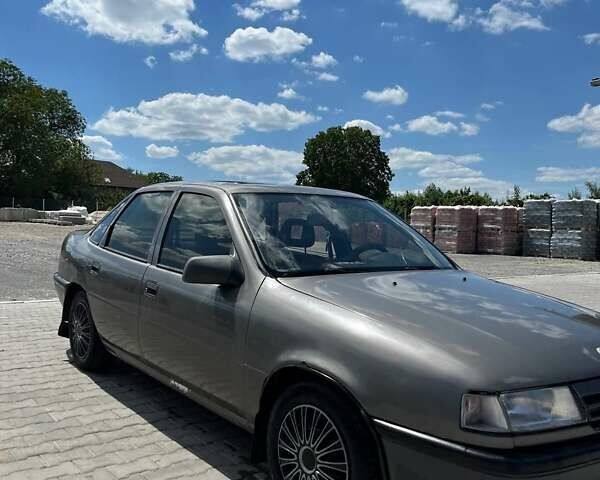 Серый Опель Вектра, объемом двигателя 1.6 л и пробегом 360 тыс. км за 999 $, фото 3 на Automoto.ua