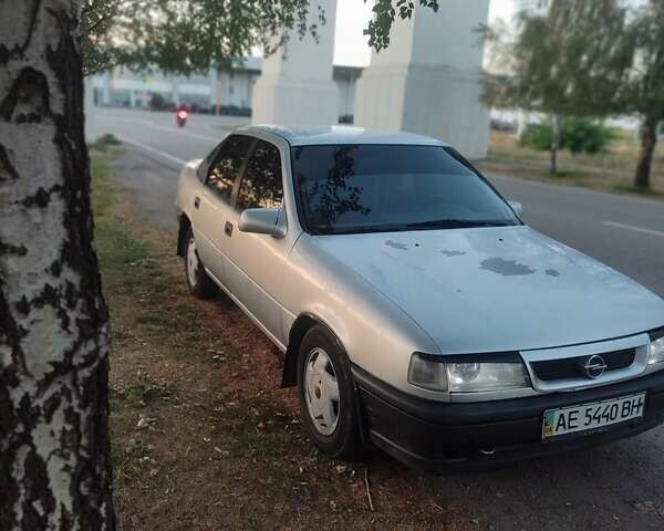 Серый Опель Вектра, объемом двигателя 1.7 л и пробегом 210 тыс. км за 2200 $, фото 3 на Automoto.ua