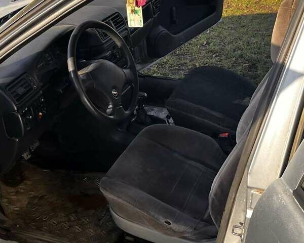 Серый Опель Вектра, объемом двигателя 1.8 л и пробегом 250 тыс. км за 1250 $, фото 4 на Automoto.ua