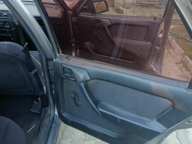 Опель Вектра 1991 у Чернівцях на Automoto.ua Сірий Опель Вектра, об'ємом двигуна 1.6 л та пробігом 330 тис. км за 775 $, фото 9 на Automoto.ua
