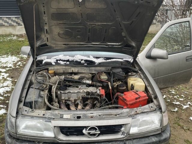 Серый Опель Вектра, объемом двигателя 2 л и пробегом 300 тыс. км за 950 $, фото 7 на Automoto.ua