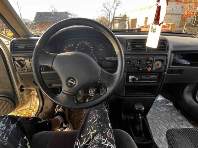 Серый Опель Вектра, объемом двигателя 1.8 л и пробегом 250 тыс. км за 1098 $, фото 6 на Automoto.ua