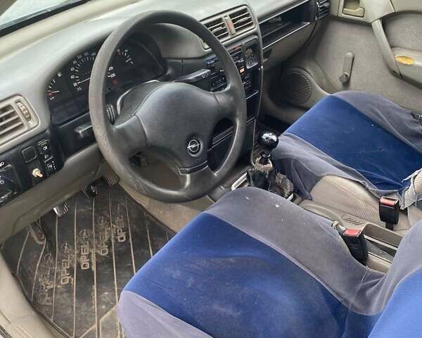 Серый Опель Вектра, объемом двигателя 1.7 л и пробегом 363 тыс. км за 900 $, фото 3 на Automoto.ua