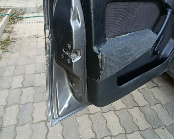 Опель Вектра 1991 у Чернівцях на Automoto.ua Сірий Опель Вектра, об'ємом двигуна 1.6 л та пробігом 330 тис. км за 775 $, фото 10 на Automoto.ua