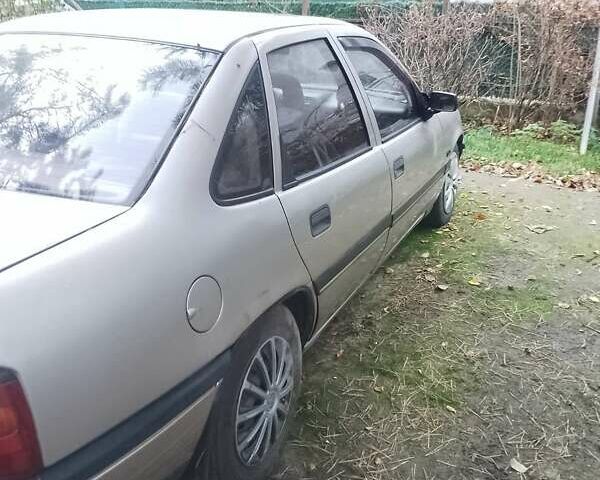 Серый Опель Вектра, объемом двигателя 1.8 л и пробегом 435 тыс. км за 650 $, фото 4 на Automoto.ua