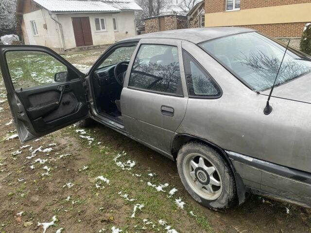 Серый Опель Вектра, объемом двигателя 2 л и пробегом 300 тыс. км за 950 $, фото 1 на Automoto.ua