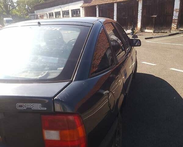 Серый Опель Вектра, объемом двигателя 2 л и пробегом 434 тыс. км за 1400 $, фото 4 на Automoto.ua