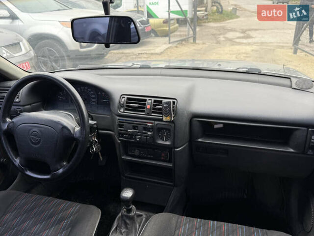 Серый Опель Вектра, объемом двигателя 1.8 л и пробегом 200 тыс. км за 1500 $, фото 28 на Automoto.ua