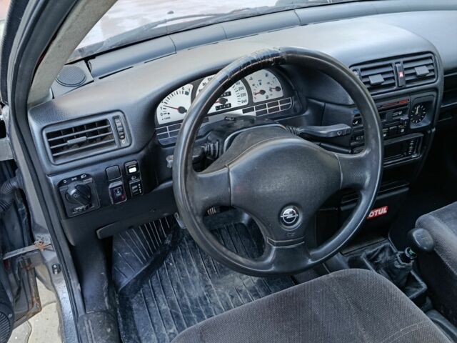 Опель Вектра 1991 у Чернівцях на Automoto.ua Сірий Опель Вектра, об'ємом двигуна 1.6 л та пробігом 330 тис. км за 775 $, фото 10 на Automoto.ua