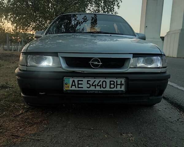 Серый Опель Вектра, объемом двигателя 1.7 л и пробегом 210 тыс. км за 2200 $, фото 5 на Automoto.ua