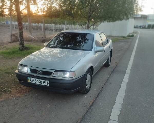 Серый Опель Вектра, объемом двигателя 1.7 л и пробегом 210 тыс. км за 2200 $, фото 2 на Automoto.ua