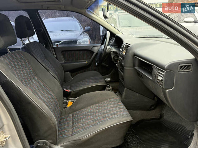 Серый Опель Вектра, объемом двигателя 1.8 л и пробегом 200 тыс. км за 1500 $, фото 30 на Automoto.ua