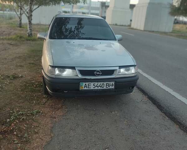 Серый Опель Вектра, объемом двигателя 1.7 л и пробегом 210 тыс. км за 2200 $, фото 1 на Automoto.ua