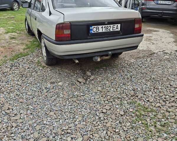 Серый Опель Вектра, объемом двигателя 1.8 л и пробегом 350 тыс. км за 1300 $, фото 8 на Automoto.ua