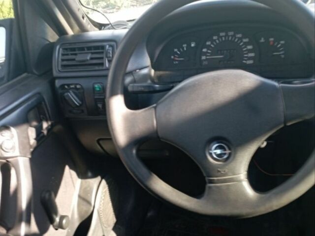 Сірий Опель Вектра, об'ємом двигуна 0 л та пробігом 300 тис. км за 1165 $, фото 1 на Automoto.ua