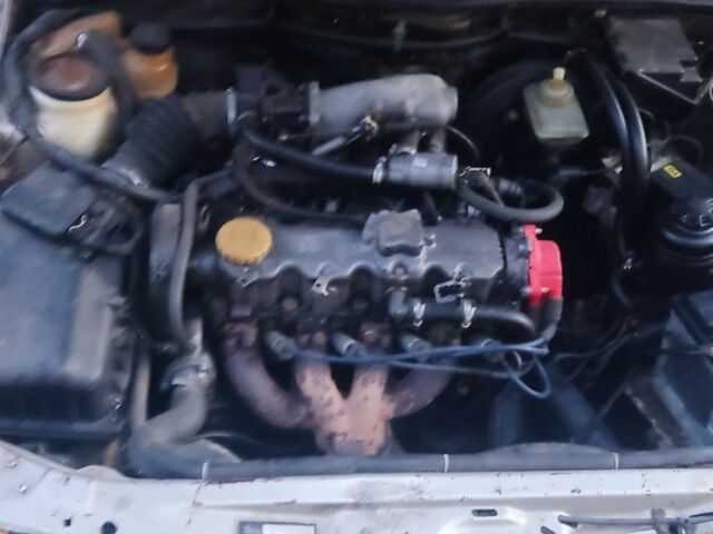 Серый Опель Вектра, объемом двигателя 2 л и пробегом 400 тыс. км за 400 $, фото 4 на Automoto.ua