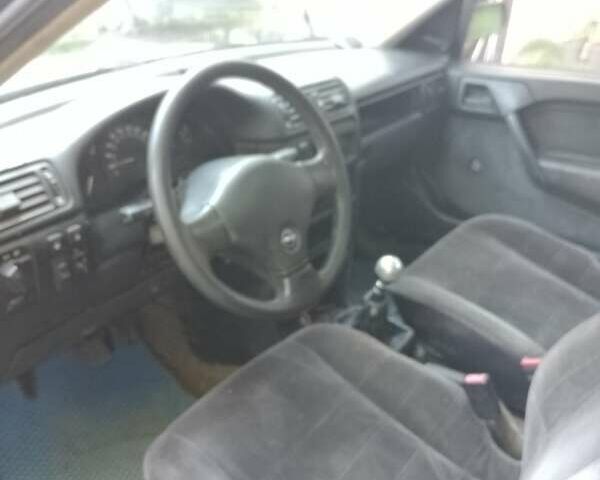 Серый Опель Вектра, объемом двигателя 1.8 л и пробегом 435 тыс. км за 650 $, фото 9 на Automoto.ua