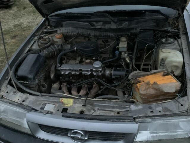 Сірий Опель Вектра, об'ємом двигуна 1.6 л та пробігом 222 тис. км за 900 $, фото 7 на Automoto.ua