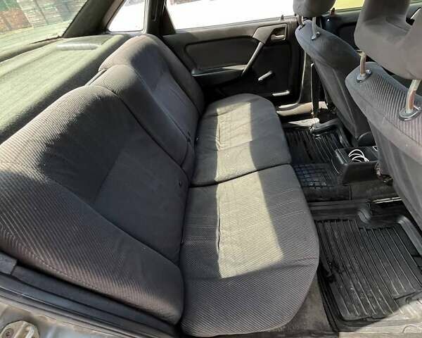 Серый Опель Вектра, объемом двигателя 1.6 л и пробегом 360 тыс. км за 999 $, фото 6 на Automoto.ua