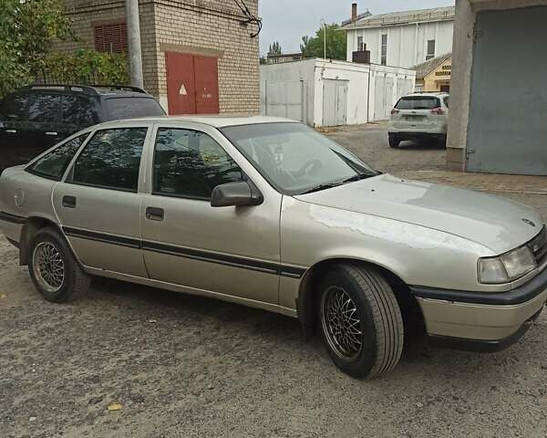 Сірий Опель Вектра, об'ємом двигуна 2 л та пробігом 200 тис. км за 1399 $, фото 4 на Automoto.ua