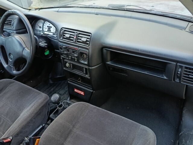 Опель Вектра 1991 у Чернівцях на Automoto.ua Сірий Опель Вектра, об'ємом двигуна 1.6 л та пробігом 330 тис. км за 775 $, фото 6 на Automoto.ua