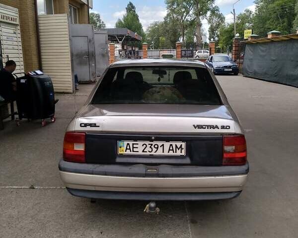 Сірий Опель Вектра, об'ємом двигуна 2 л та пробігом 500 тис. км за 1300 $, фото 2 на Automoto.ua
