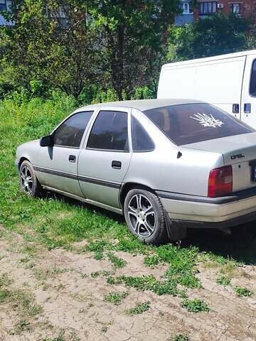 Серый Опель Вектра, объемом двигателя 1.8 л и пробегом 288 тыс. км за 1500 $, фото 1 на Automoto.ua