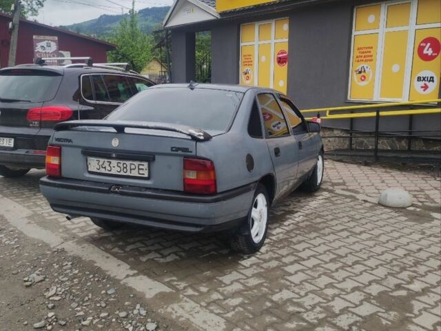 Серый Опель Вектра, объемом двигателя 2 л и пробегом 300 тыс. км за 1250 $, фото 2 на Automoto.ua