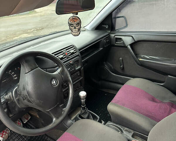 Сірий Опель Вектра, об'ємом двигуна 1.6 л та пробігом 270 тис. км за 1600 $, фото 6 на Automoto.ua