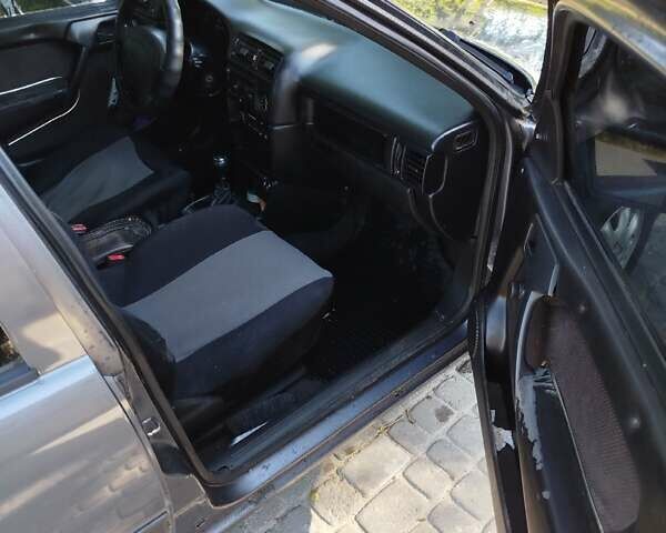 Сірий Опель Вектра, об'ємом двигуна 1.6 л та пробігом 300 тис. км за 1700 $, фото 8 на Automoto.ua