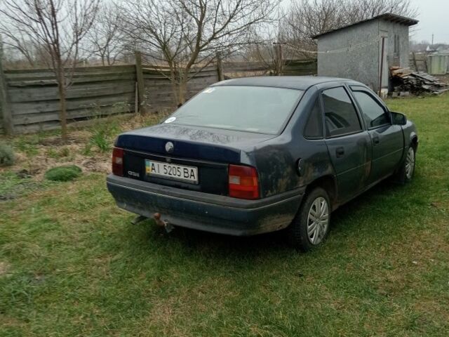 Серый Опель Вектра, объемом двигателя 2 л и пробегом 500 тыс. км за 641 $, фото 2 на Automoto.ua