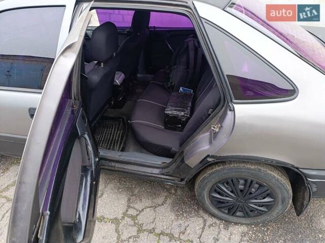 Сірий Опель Вектра, об'ємом двигуна 1.8 л та пробігом 380 тис. км за 1800 $, фото 4 на Automoto.ua