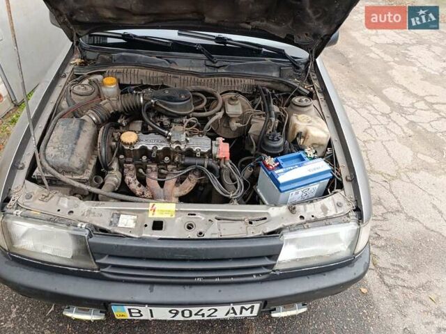 Сірий Опель Вектра, об'ємом двигуна 1.8 л та пробігом 380 тис. км за 1800 $, фото 11 на Automoto.ua