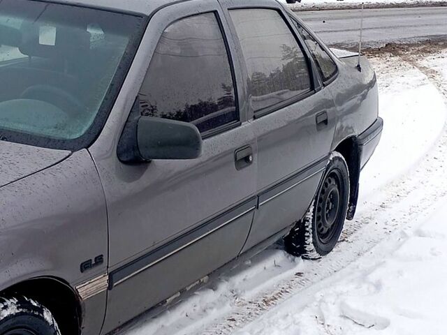 Серый Опель Вектра, объемом двигателя 1.8 л и пробегом 250 тыс. км за 600 $, фото 4 на Automoto.ua