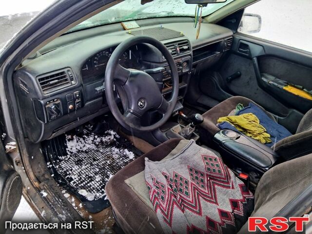 Серый Опель Вектра, объемом двигателя 1.8 л и пробегом 250 тыс. км за 600 $, фото 2 на Automoto.ua