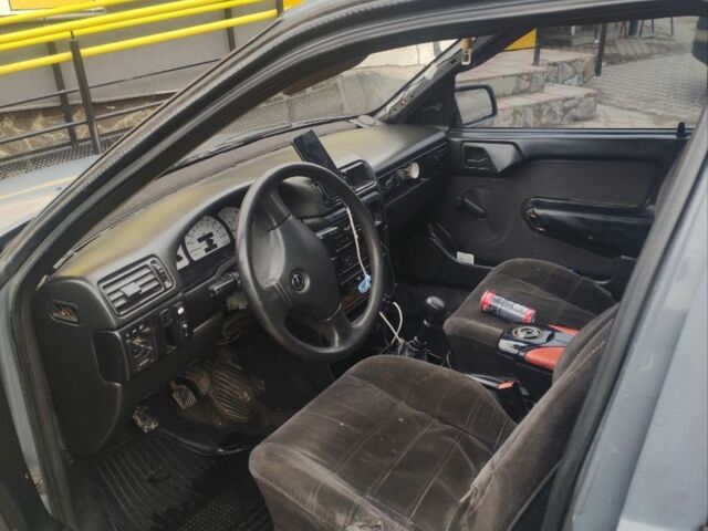 Серый Опель Вектра, объемом двигателя 2 л и пробегом 300 тыс. км за 1250 $, фото 4 на Automoto.ua