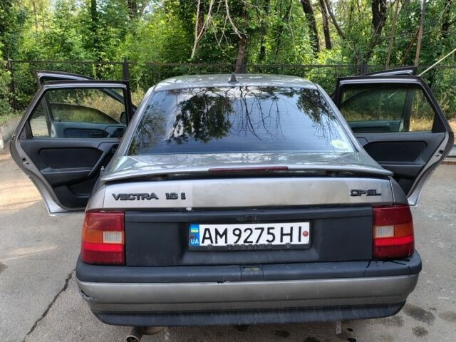 Серый Опель Вектра, объемом двигателя 1.6 л и пробегом 240 тыс. км за 84000 $, фото 1 на Automoto.ua