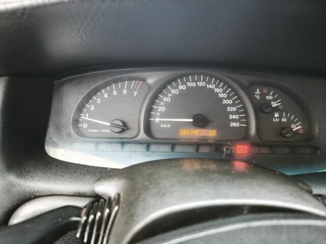 Сірий Опель Вектра, об'ємом двигуна 1.6 л та пробігом 384 тис. км за 3750 $, фото 7 на Automoto.ua