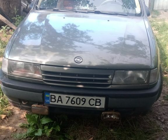 Опель Вектра 1992 в Александрие на Automoto.ua Серый Опель Вектра, объемом двигателя 1.8 л и пробегом 650 тыс. км за 1078 $, фото 1 на Automoto.ua