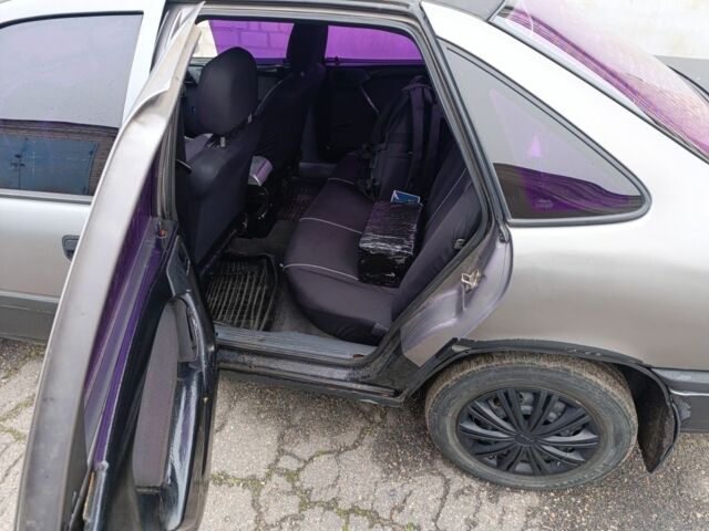 Серый Опель Вектра, объемом двигателя 1.8 л и пробегом 380 тыс. км за 1800 $, фото 4 на Automoto.ua