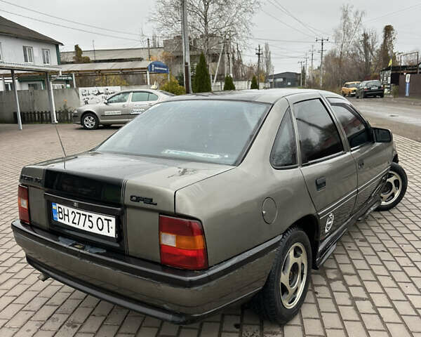 Сірий Опель Вектра, об'ємом двигуна 1.6 л та пробігом 270 тис. км за 1600 $, фото 4 на Automoto.ua