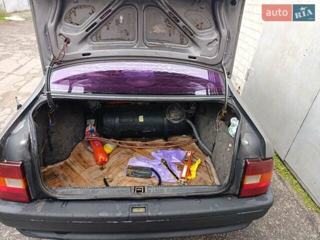 Сірий Опель Вектра, об'ємом двигуна 1.8 л та пробігом 380 тис. км за 1800 $, фото 1 на Automoto.ua