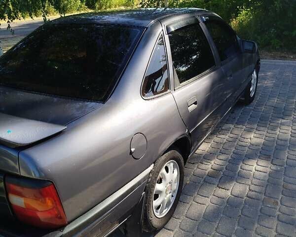 Сірий Опель Вектра, об'ємом двигуна 1.6 л та пробігом 300 тис. км за 1700 $, фото 6 на Automoto.ua